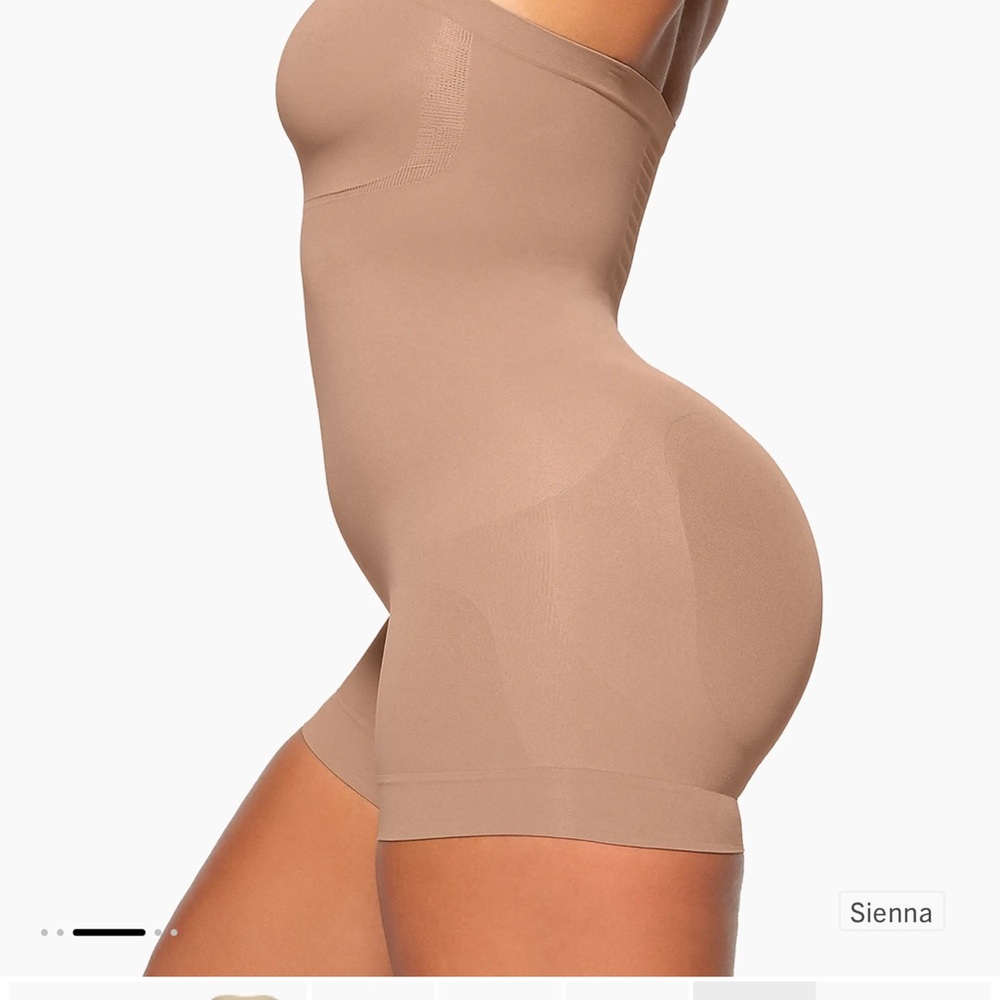 SKIMS Seamless Sculpt Strapless Shortie Bodysuit - Picture 6 of 6